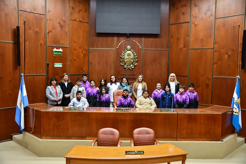 Más estudiantes visitan la Casa de Todos