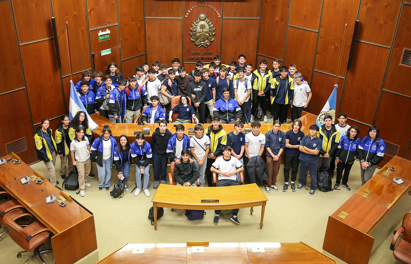 Más estudiantes se acercaron para conocer la Legislatura 