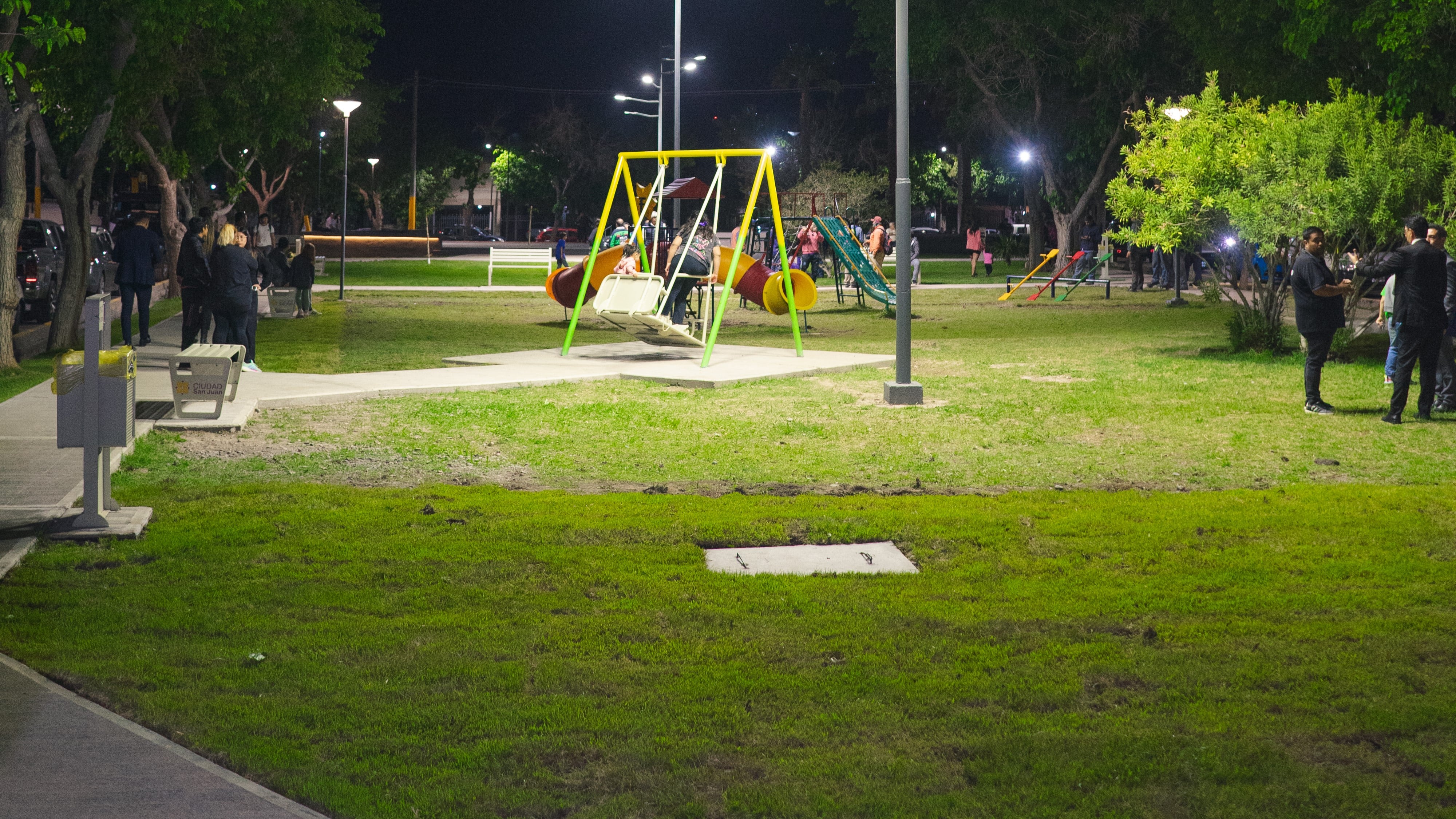 Inauguración de una plaza renovada en Capital