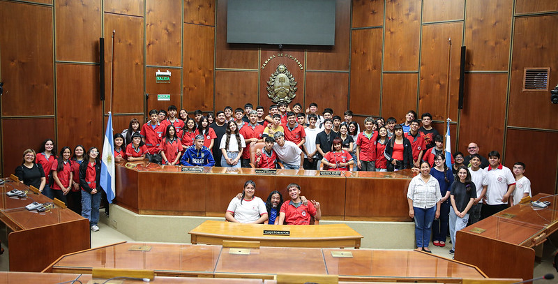 El Colegio Moyano visitó la Legislatura Provincial