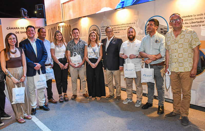 Delegación chilena visitó el stand de la Legislatura en la FNS