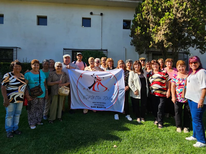 Adultos mayores conocieron la Casa de Todos