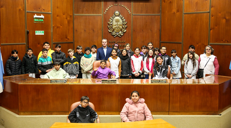 La escuela Carmen Peñaloza visitó la Legislatura
