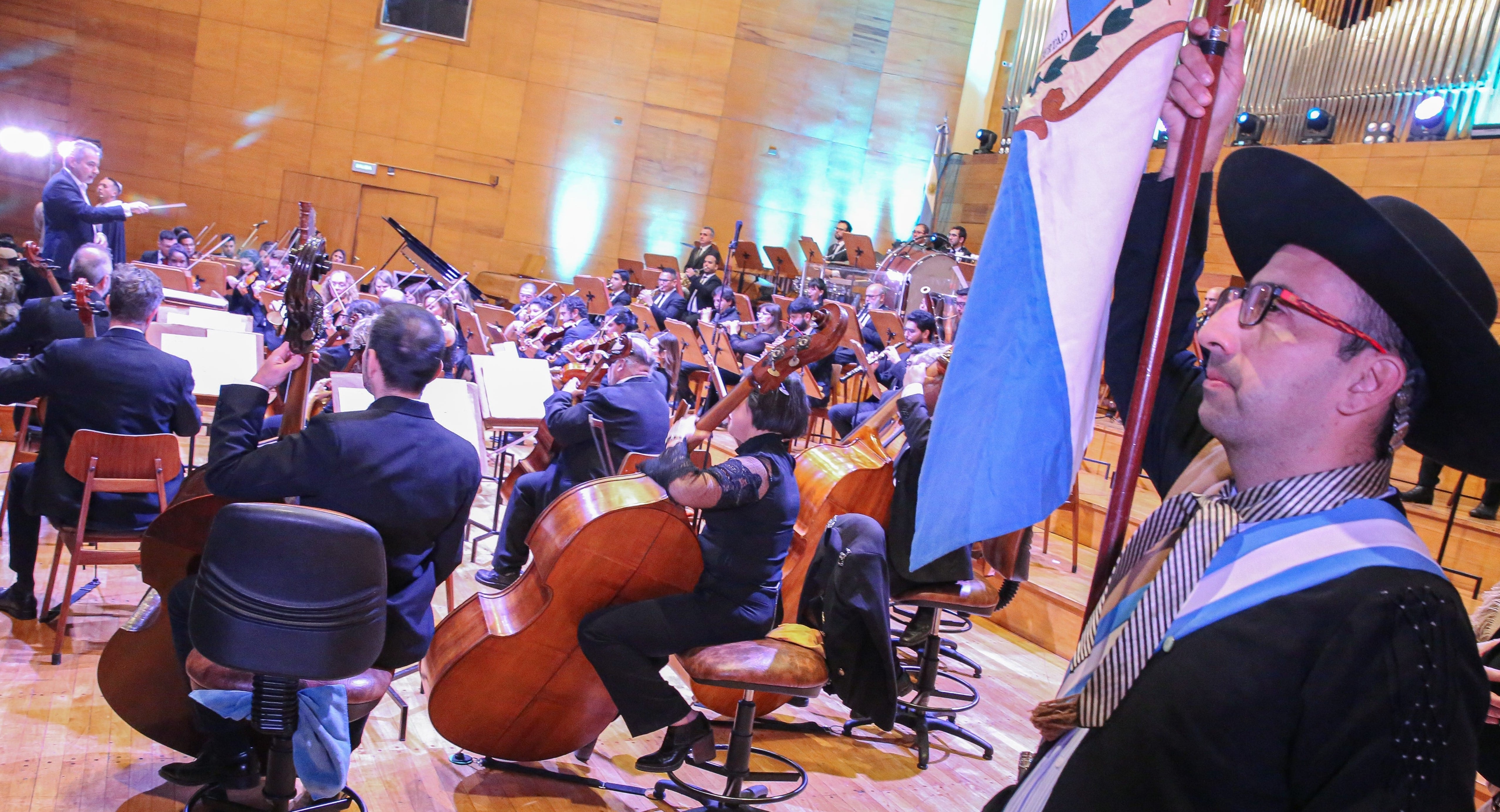 Gala por la Independencia en el Auditorio Juan Victoria