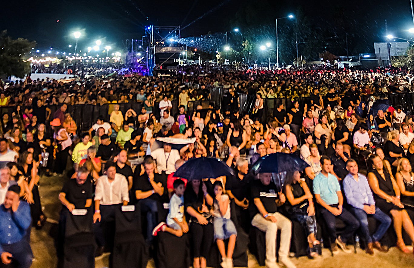 Más de 40 mil personas disfrutaron de la Fiesta Rivadavia en Colores