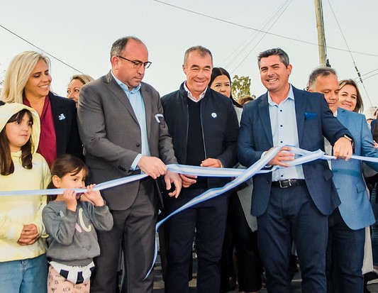 Inauguraron obras de pavimentación en Villa Nueva Argentina