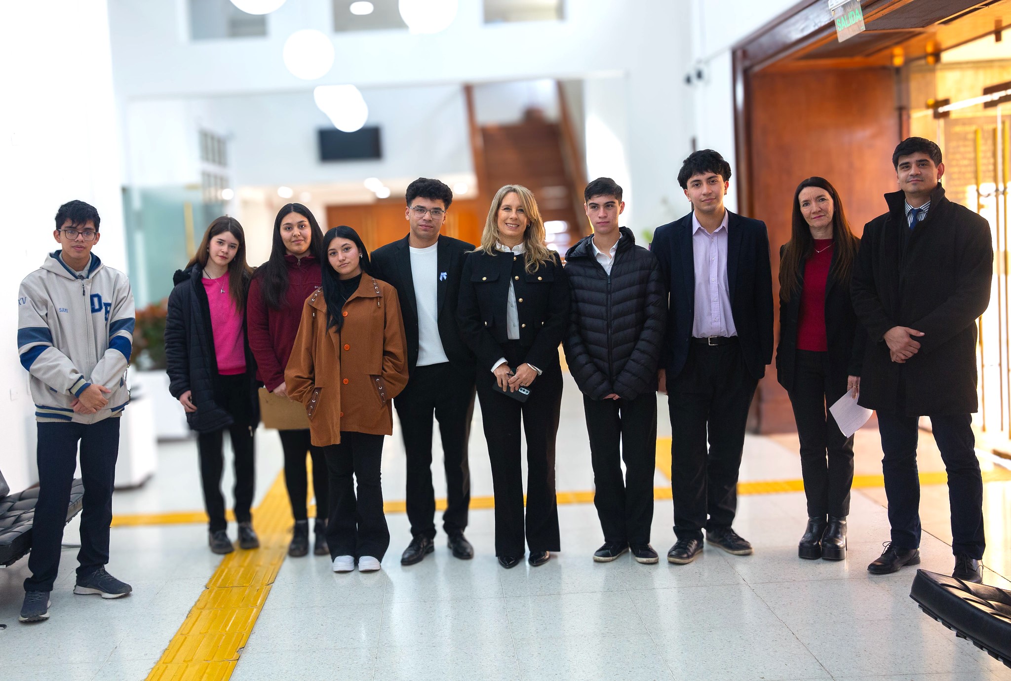Jóvenes pasantes realizaron un recorrido institucional en la Casa de Todos