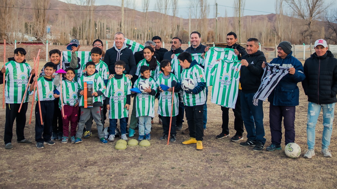 Visita y reunión con la comunidad de Calingasta