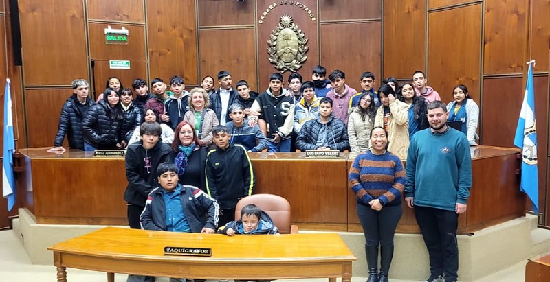  La escuela Provincia de La Rioja visitó la Legislatura 