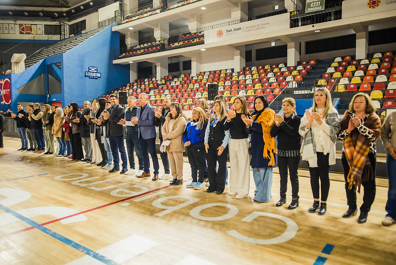 El vicegobernador encabezó la apertura del 35º Torneo Nacional de Mamis Hockey 