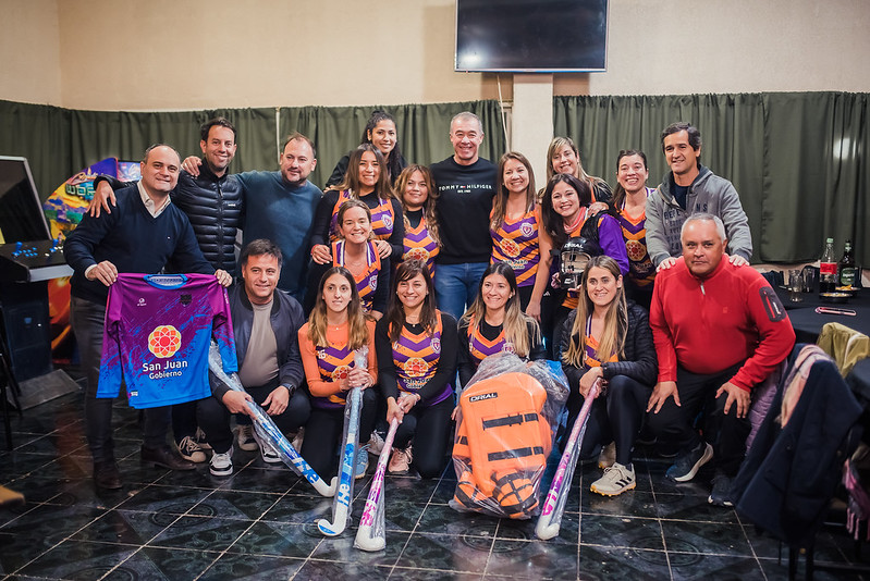 Entrega de indumentaria deportiva en Richet Zapata con la presencia del vicegobernador