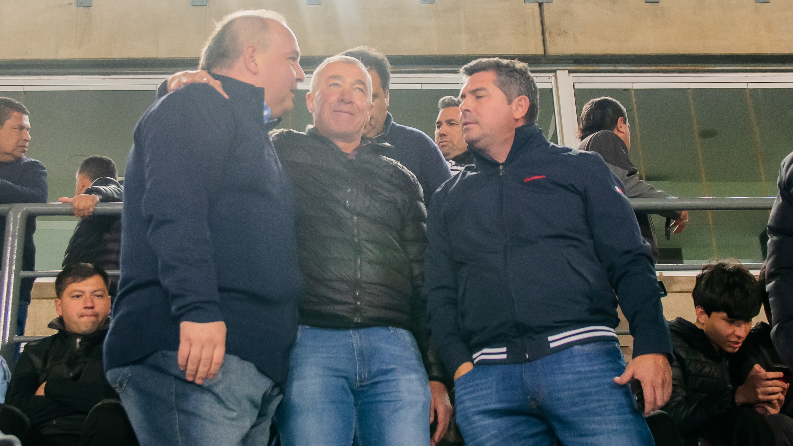 Fútbol, pasión y comunidad: el vicegobernador acompañó la definición por la plaza al Regional Amateur