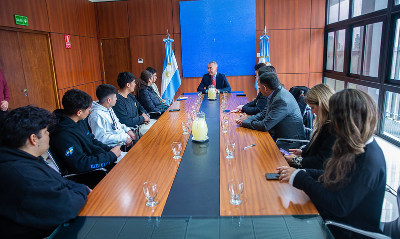 Estudiantes de Iglesia visitaron la Legislatura y fueron recibidos por el vicegobernador.