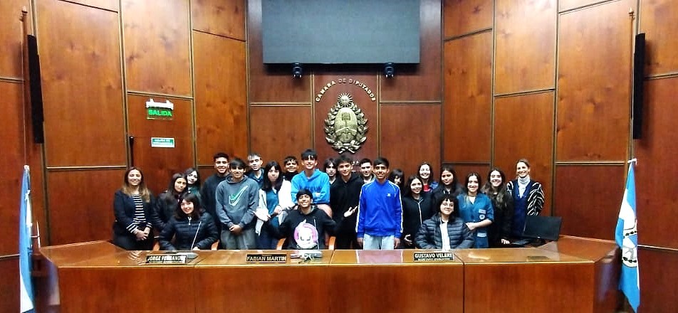 Estudiantes Conocen el Corazón Legislativo