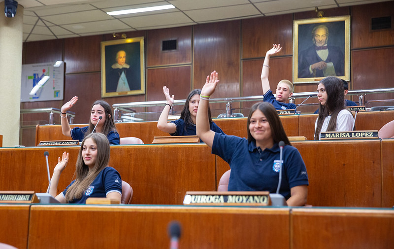 Estudiantes de la Escuela Industrial en la Casa de Todos