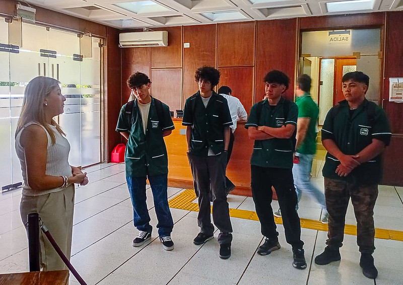 Estudiantes de Santa Lucía visitaron la Legislatura