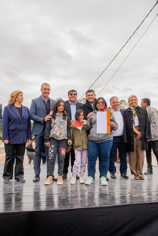 El Vicegobernador participó en la entrega de 135 viviendas en 9 de Julio