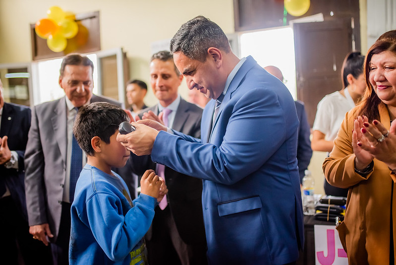 Entrega de anteojos en Albardón