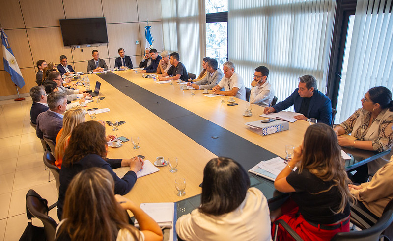 Diputados recibieron a representantes de OSSE en una reunión de comisión