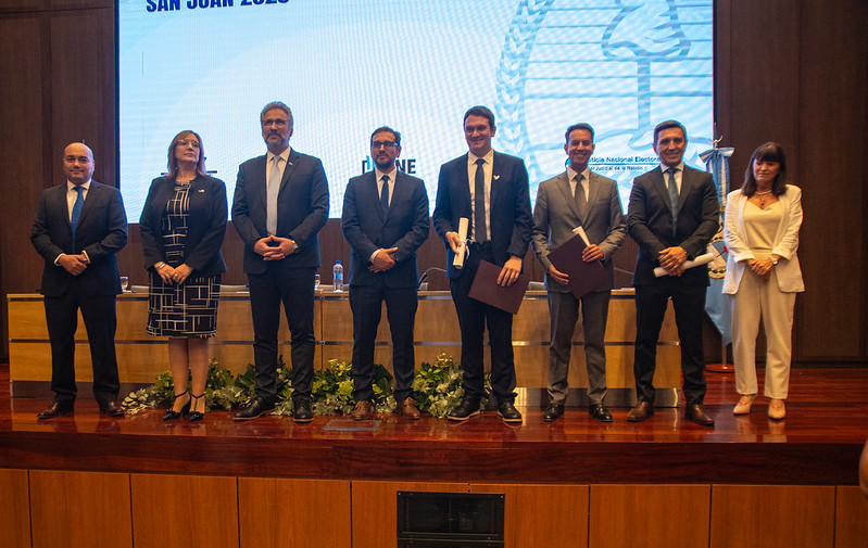 Acto de proclamación y entrega de diplomas a los diputados nacionales electos por San Juan