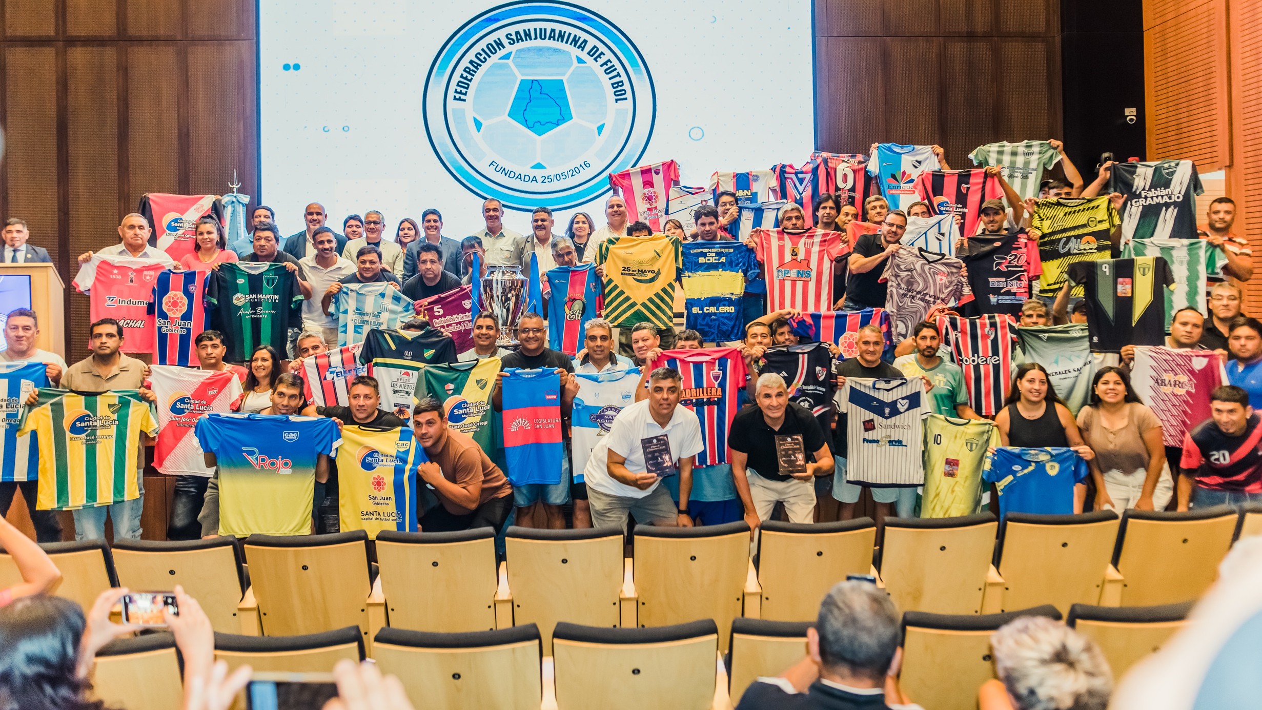 Lanzaron la Copa de Campeones de Fútbol 2026 en la Legislatura Provincial