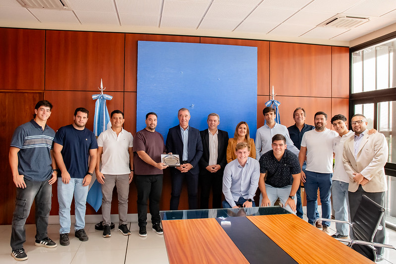 Entregaron reconocimiento a delegación del Club Universitario de Rugby