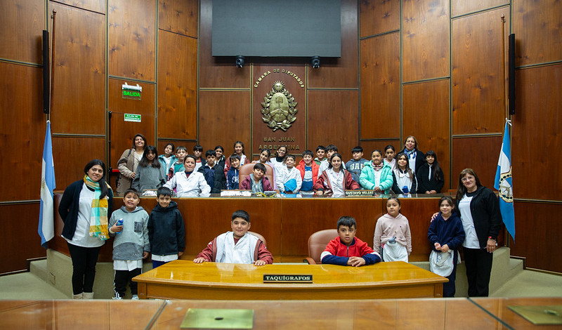 La escuela Juan de Garay visitó la Legislatura 