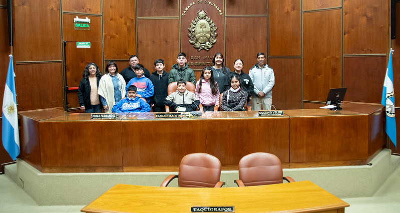 Desde Valle Fértil llegaron para conocer la Legislatura 