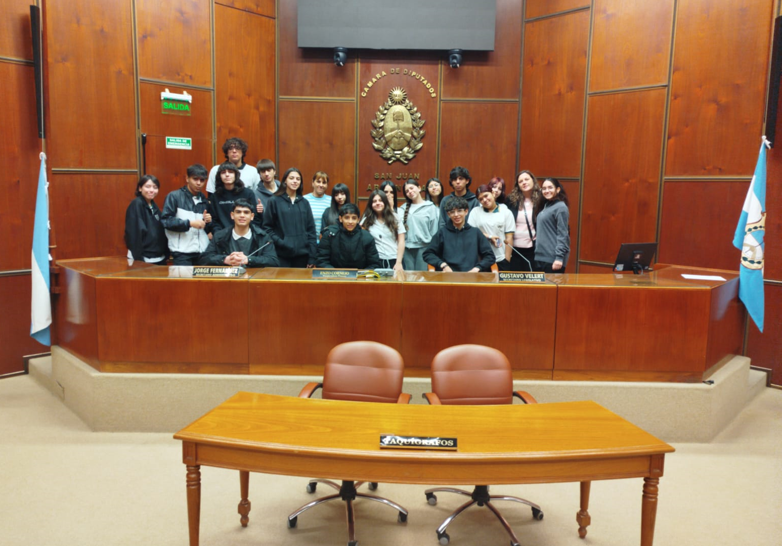 Estudiantes del colegio Bernardo Houssay presentes la Legislatura