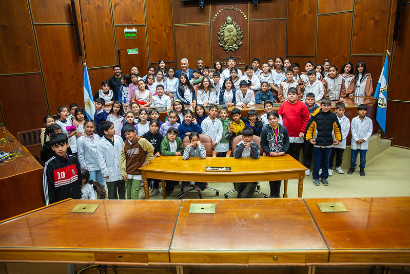Estudiantes veinticinqueños conocieron la Casa de Todos
