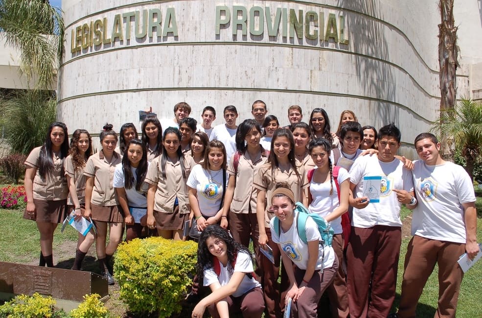 Los jóvenes del departamento Sarmiento conocieron la Legislatura Provincial.