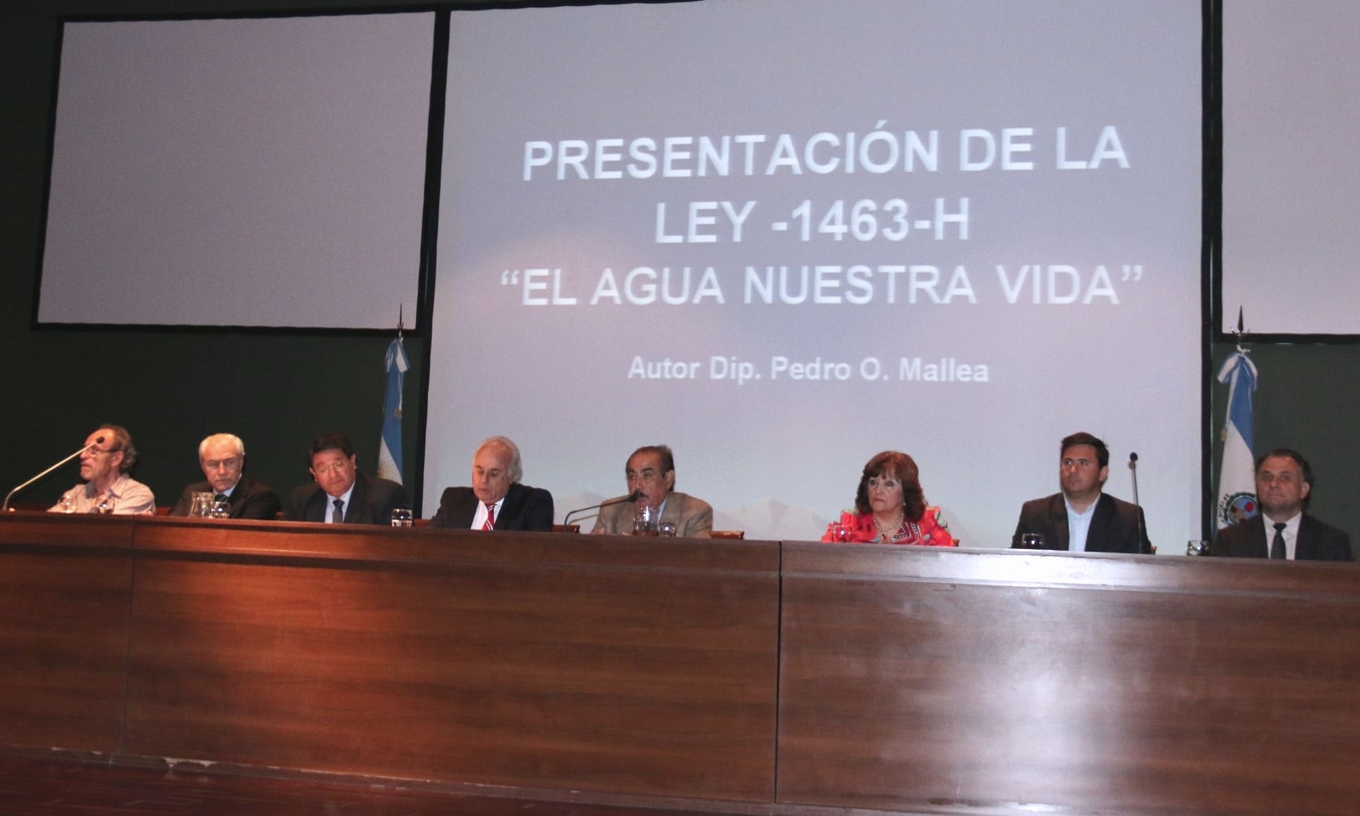 El vicegobernador Marcelo Lima junto al diputado Pedro Mallea en la presentación del programa "El Agua Nuestra Vida" 