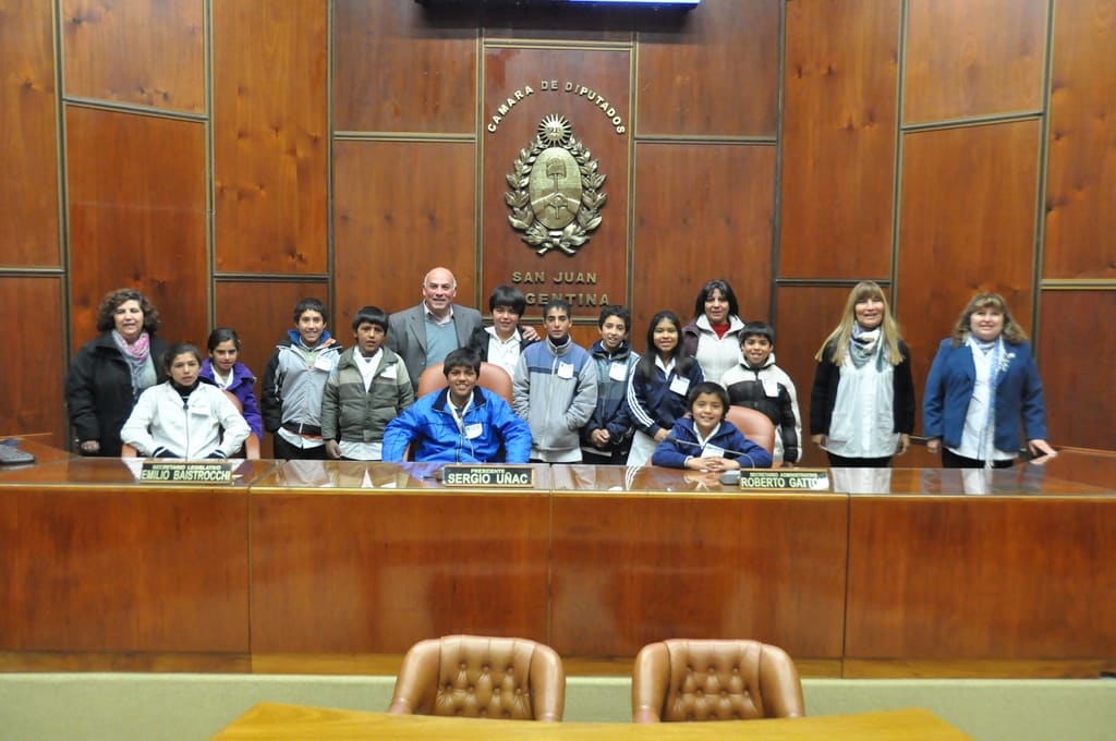 El legislador José Castro acompañó a los alumnos y docentes durante el recorrido