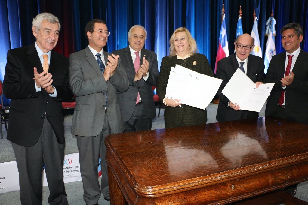 El vicegobernador de San Juan, Marcelo Lima junto a otras autoridades en la presentación de las conclusiones del XXV Comité de Integración "Paso de Agua Negra"