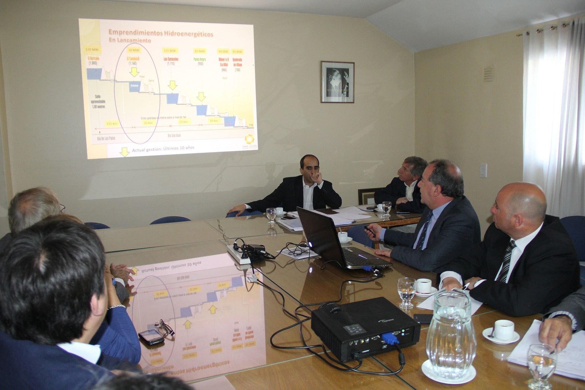 El ministro Strada mantuvo un encuentro con los legisladores para analizar el proyecto energético El Tambolar.