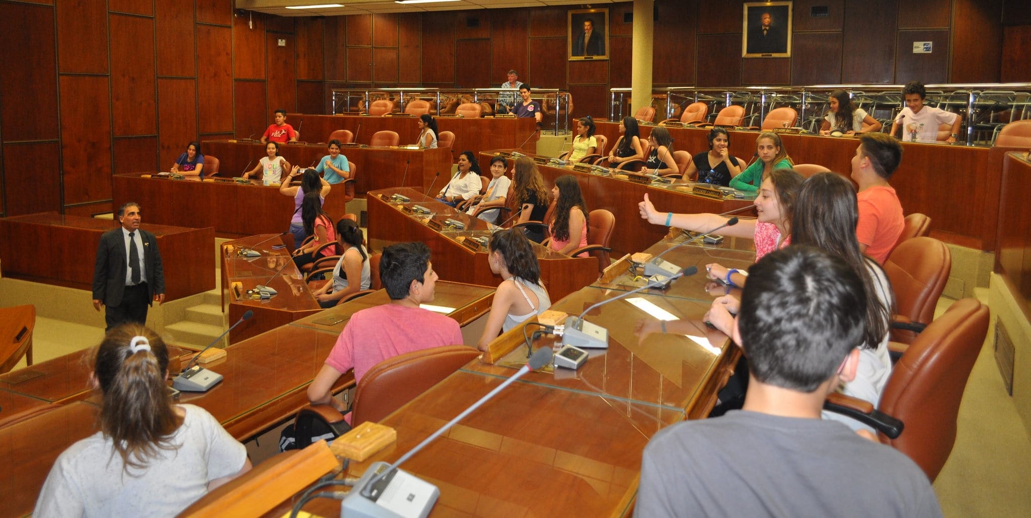 Colegio “Nueva Siembra” de la provincia de Jujuy visitó el edificio legislativo. 