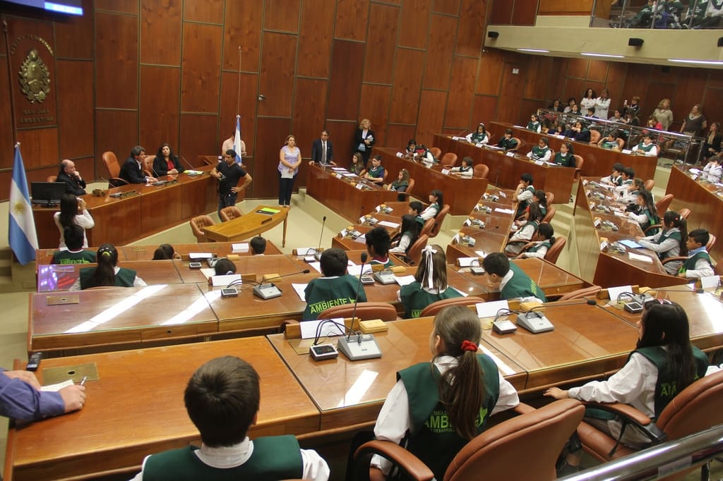 Con la participación del Dr. Sergio Uñac se desarrolló, en el Recinto de la Legislatura Provincial, el Foro de Clubes Ambientales Escolares