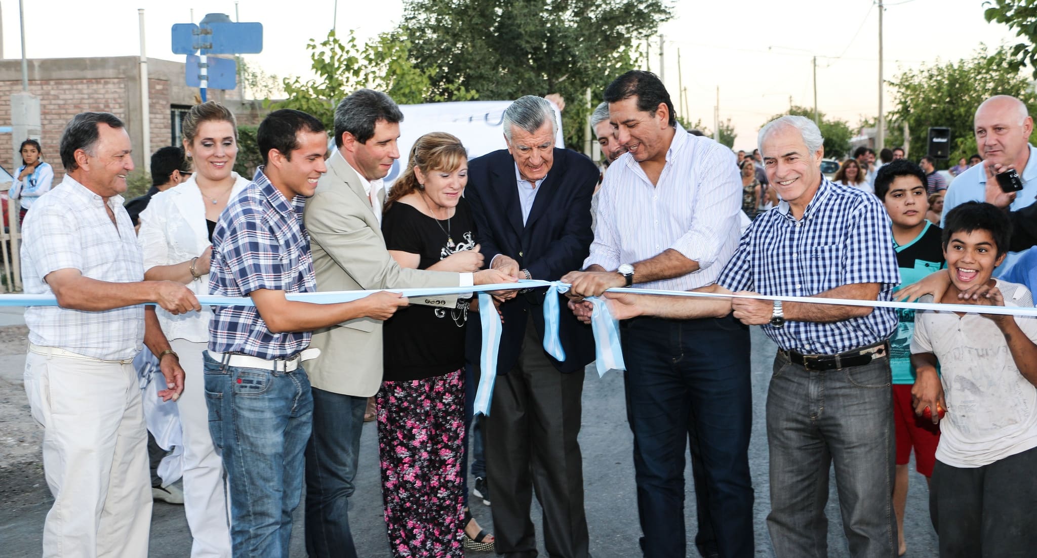 Inauguración de pavimento en Pocito