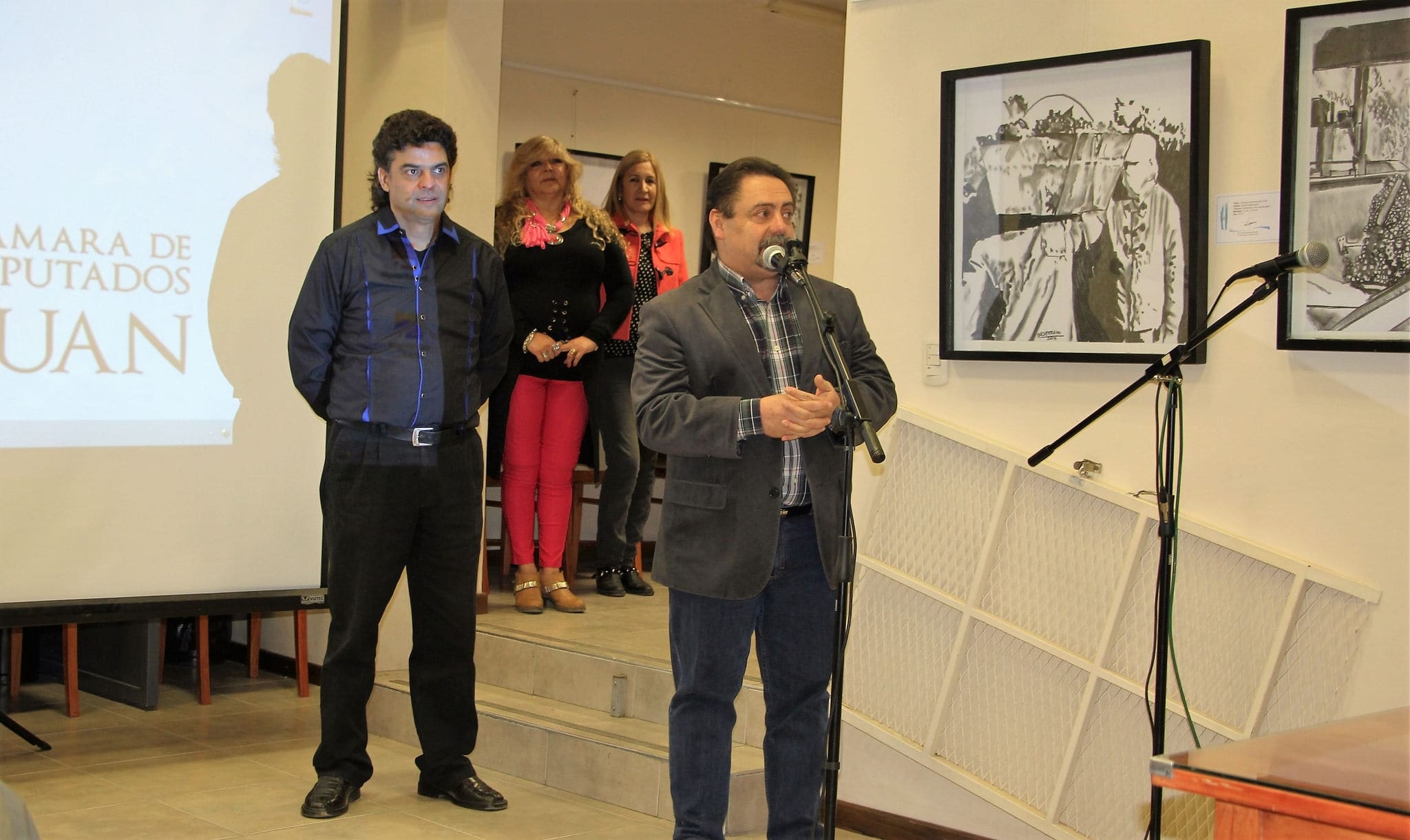 El secretario Legislativo de la Cámara de Diputados, Mario Herrero, encabezó la presentación de la exposición de arte “Los Retratos del Vino” del artista plástico Daniel Balderramo.