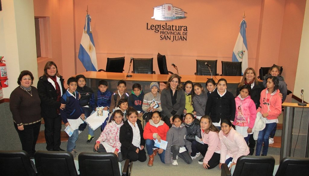 Alumnos de la Escuela "Martín Miguel de Güemes", de Pocito, visitaron la Legislatura