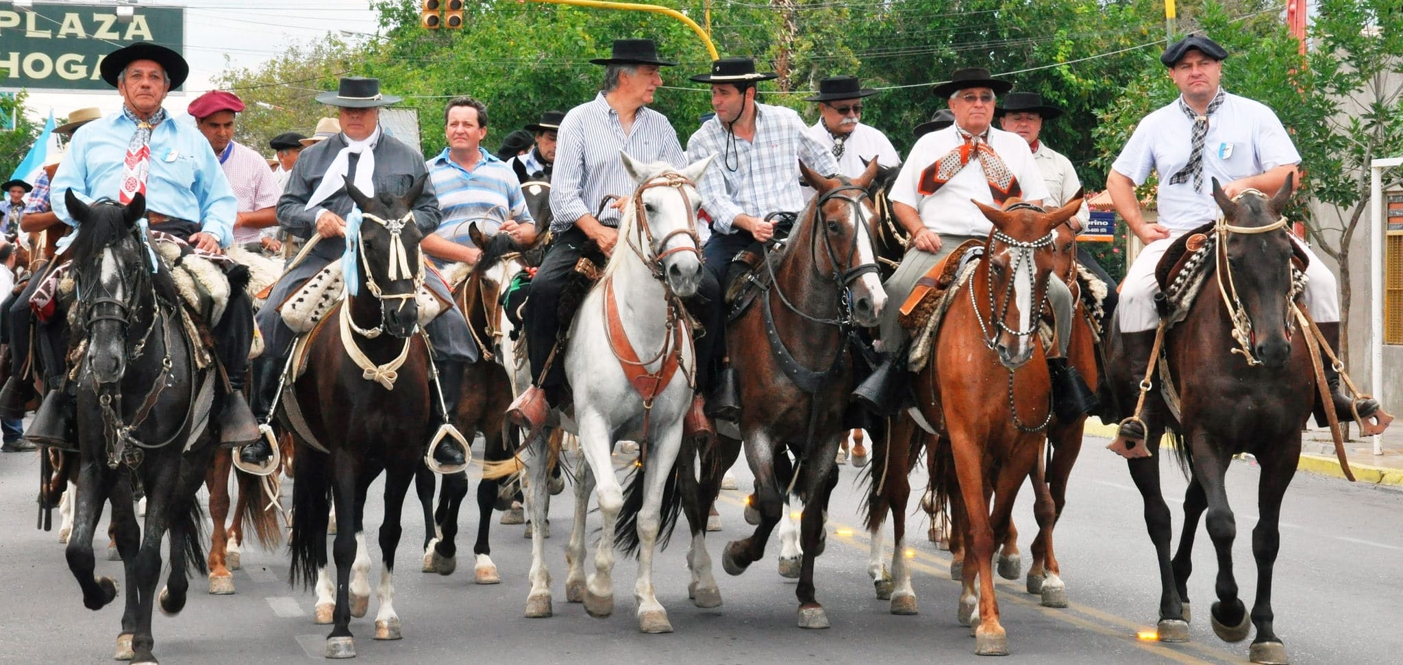 El vicegobernador de San Juan, Dr, Marcelo Lima, junto al gobernador, Dr. Sergio Uñac en la Cabalgata "Gaucho José Dolores". 