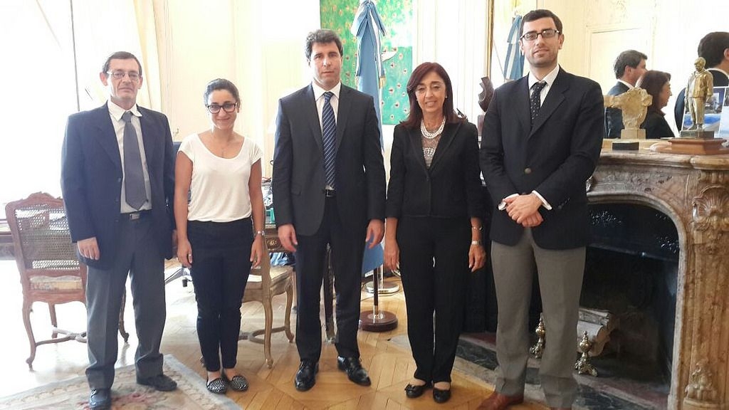 El vicegobernador Sergio Uñac con la embajadora de la República Argentina en Francia, María del Carmen Squeff.
