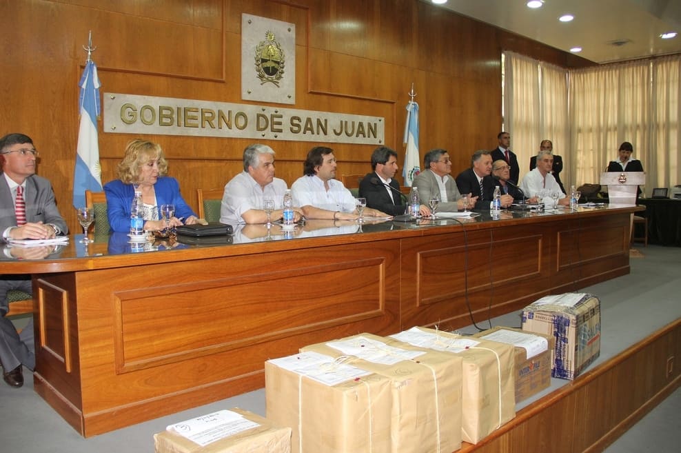 El acto de apertura de sobres para licitación pública fue encabezado por el vicegobernador Sergio Uñac.