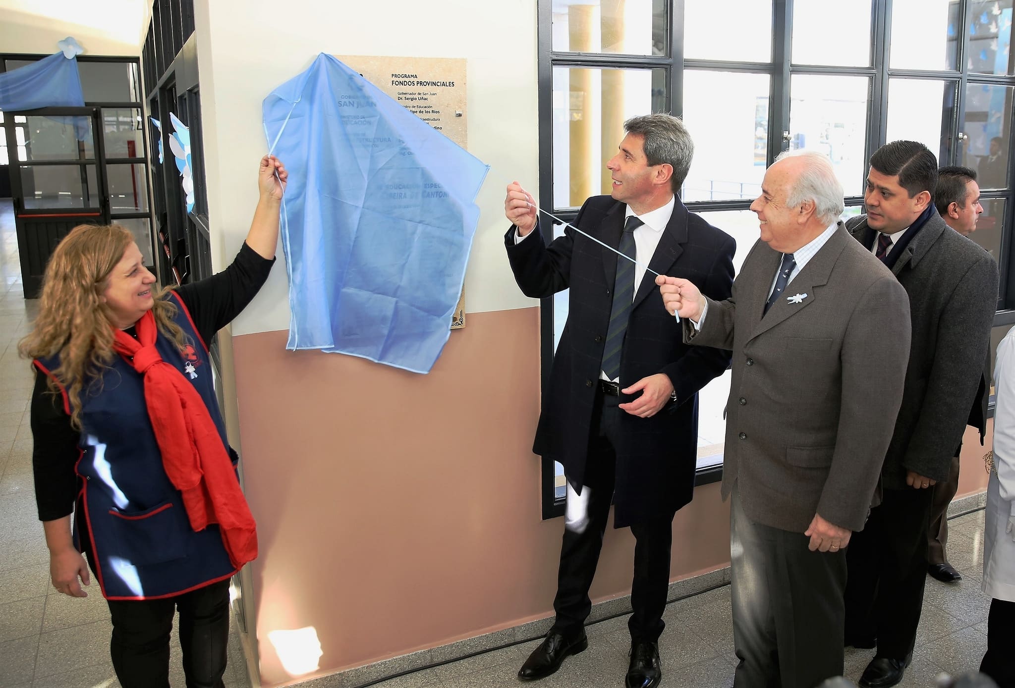 El vicegobernador Marcelo Lima junto al gobernador Sergio Uñac en la inauguración del edificio escolar de Educación Especial “Graciela Cibeira de Cantoni”.