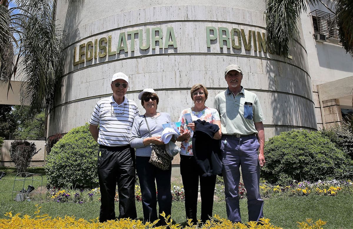 Turistas de Buenos Aires visitaron el Poder Legislativo.