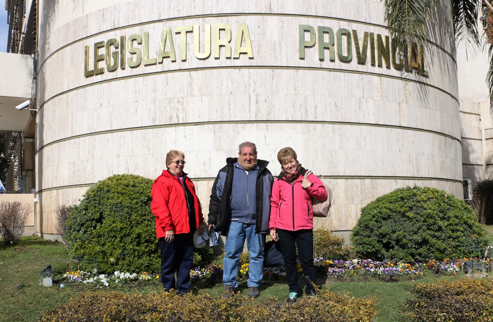 Alicia, Jorge y Susana Amado de visita por el edificio legislativo de San Juan- Año 2018. 