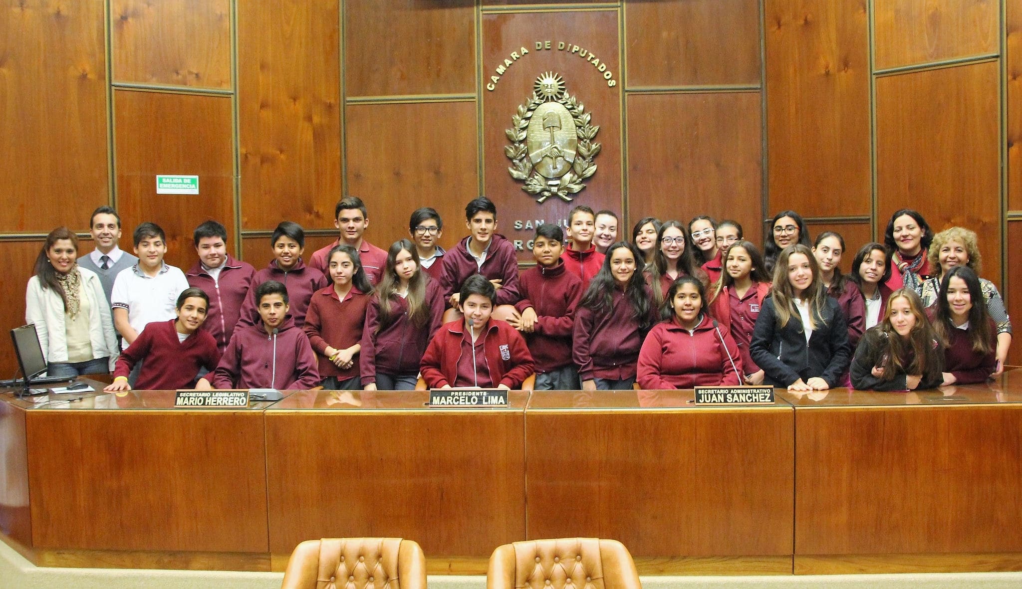 Alumnos y docentes del colegio San Vicente de Paul en la Cámara de Diputados. 