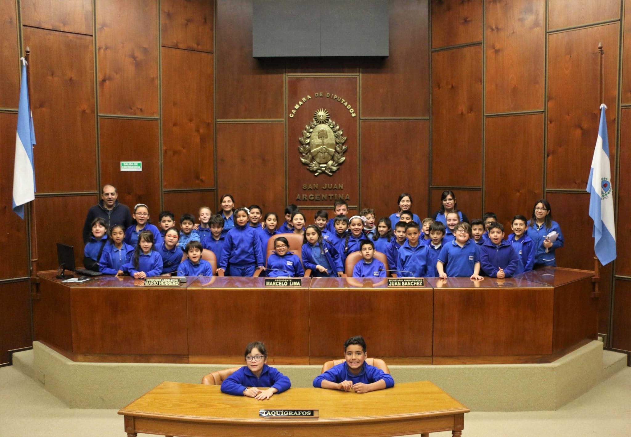 Alumnos y docentes de tercer grado A y B de la escuela Ciudad del Sol en la Cámara de Diputados- año 2018. 