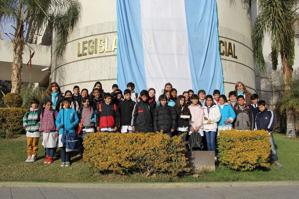 Alumnos de la escuela José Pedro Cortínez visitaron la Legislatura provincial
