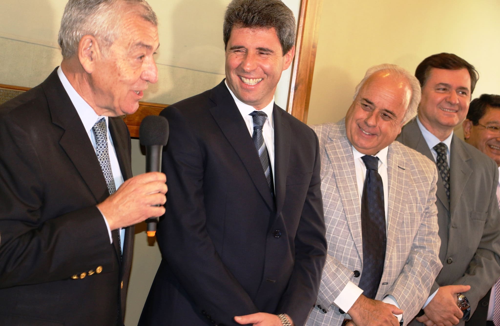 El vicegobernador Marcelo Lima junto  al gobernador Sergio Uñac y al embajador de la República Argentina en Chile, José Octavio Bordón en casa de Gobierno.